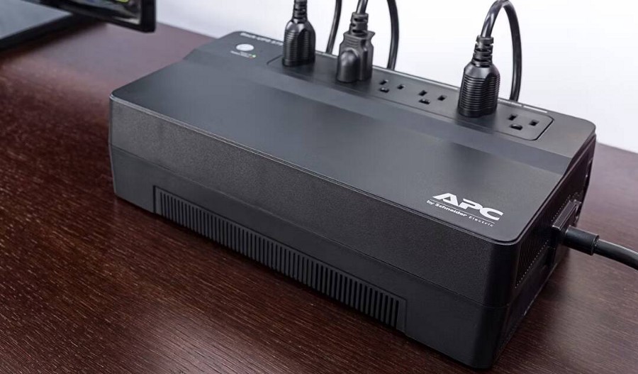 Co je nepřerušitelný zdroj napájení (UPS) a jak funguje?  Vysvětlení 