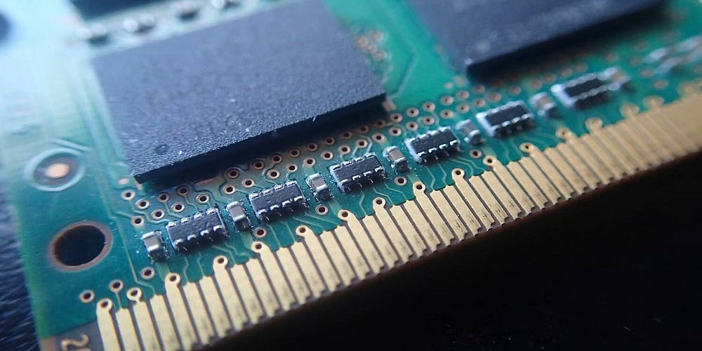 Jaký je rozdíl mezi rychlostí RAM SPD a testovanou rychlostí RAM?  Vysvětlení 