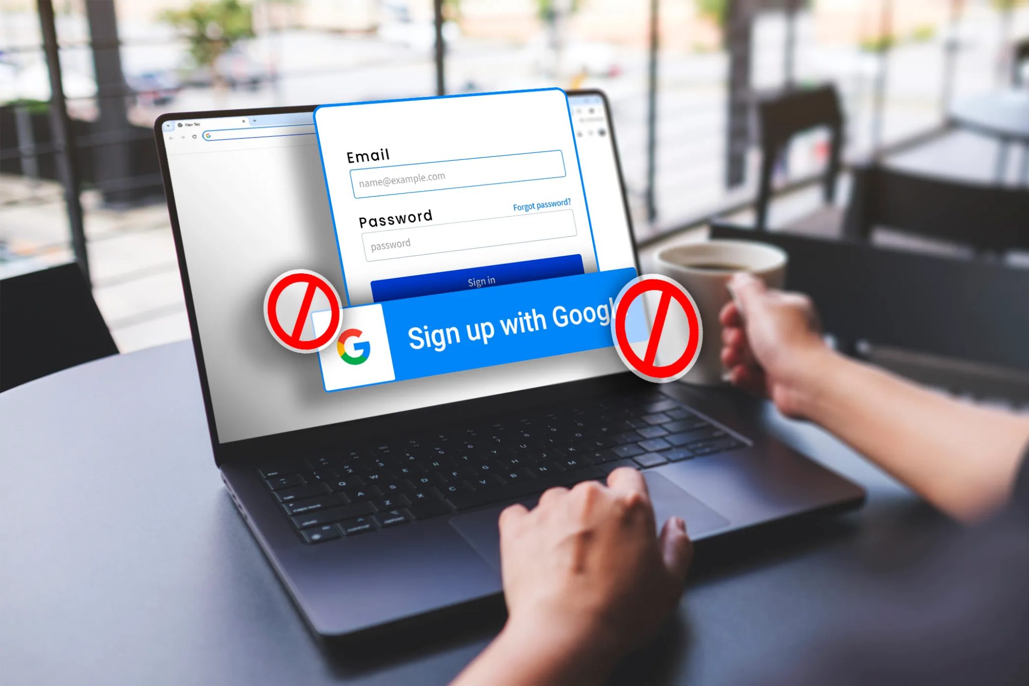 Osoba, která používá notebook, s přihlašovacím oknem a registrací pomocí tlačítka Google.