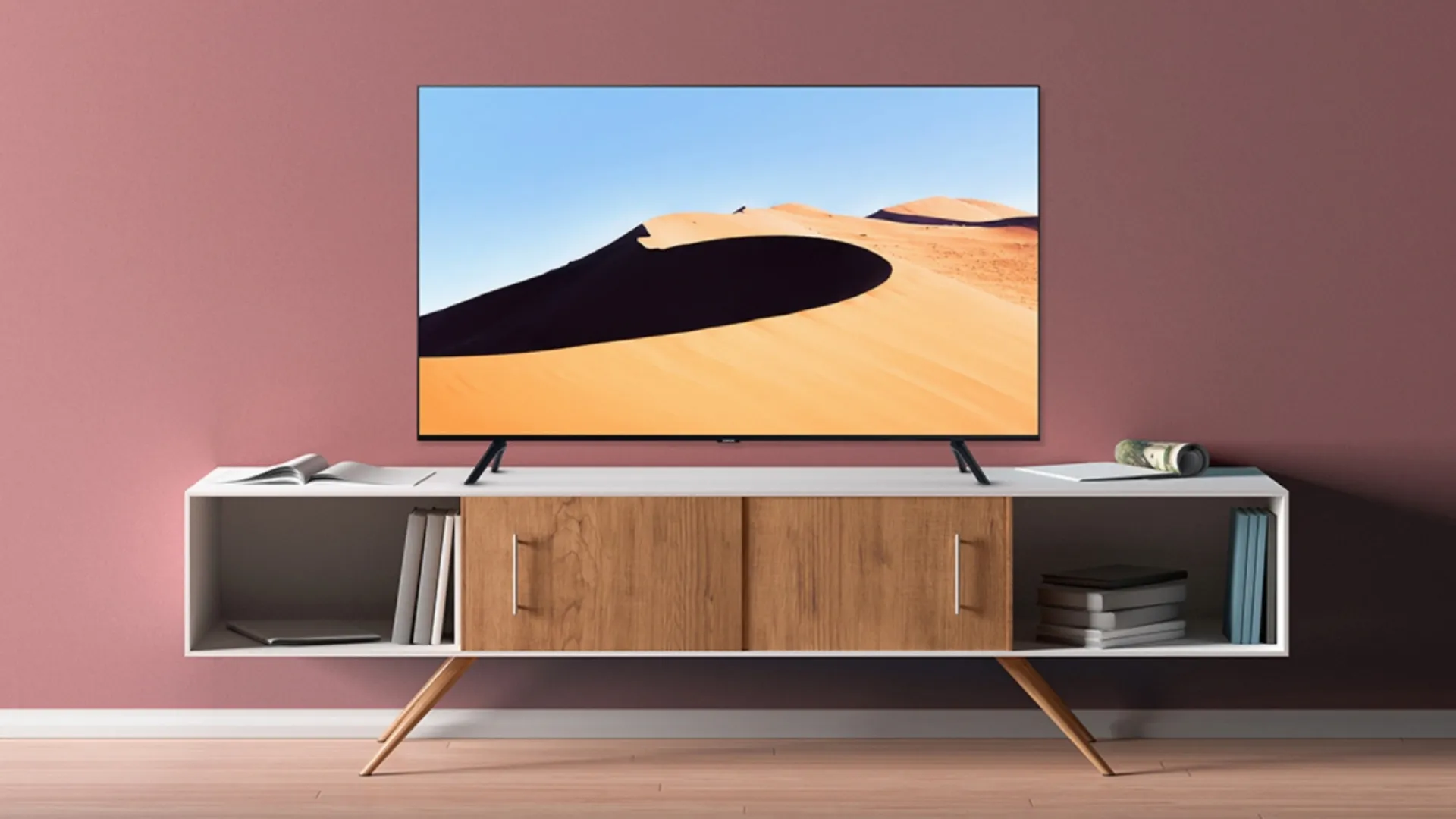 Smart TV Samsung na televizním stole.