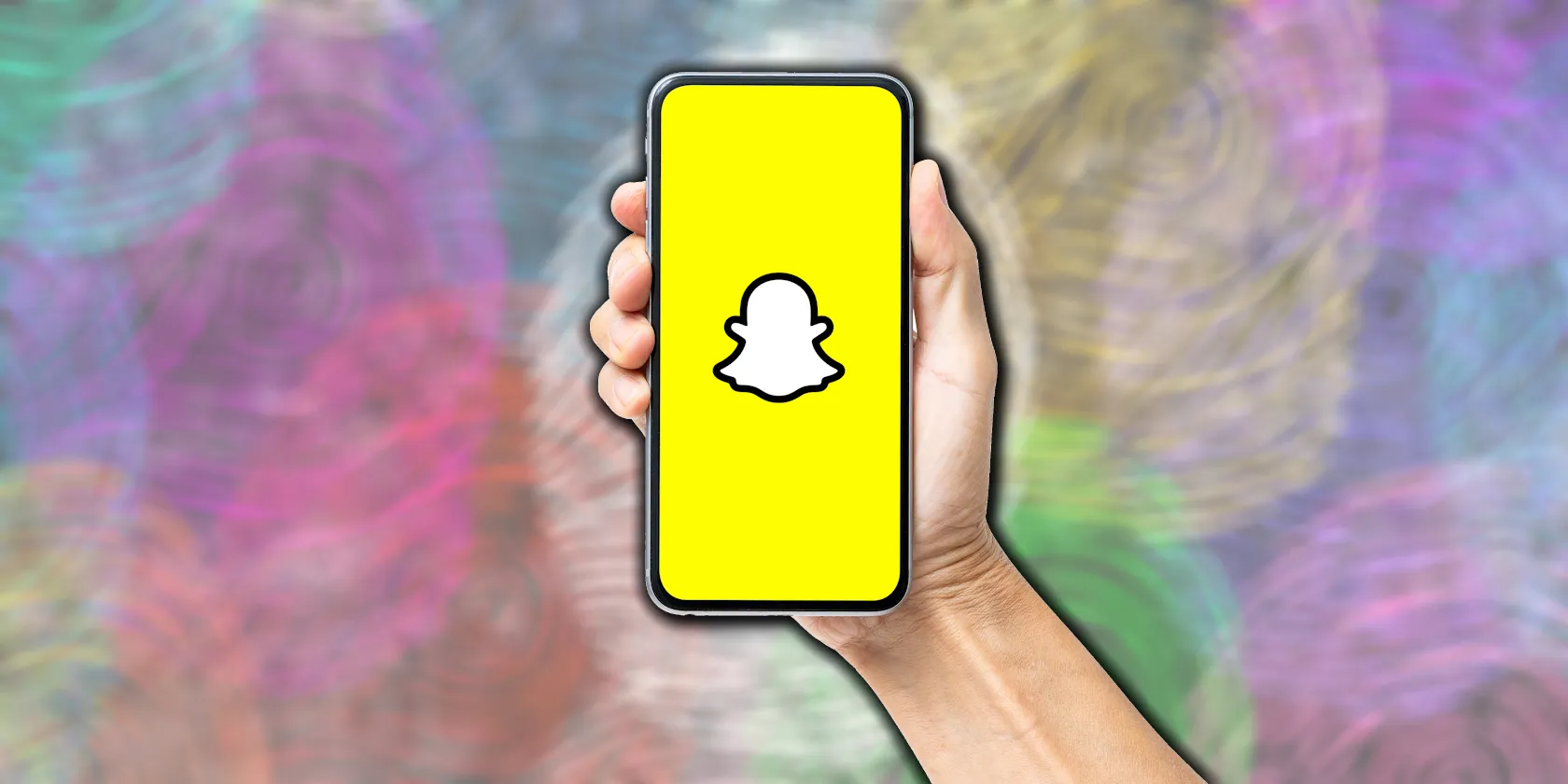 Osoba se smartphonem ukazuje Snapchat