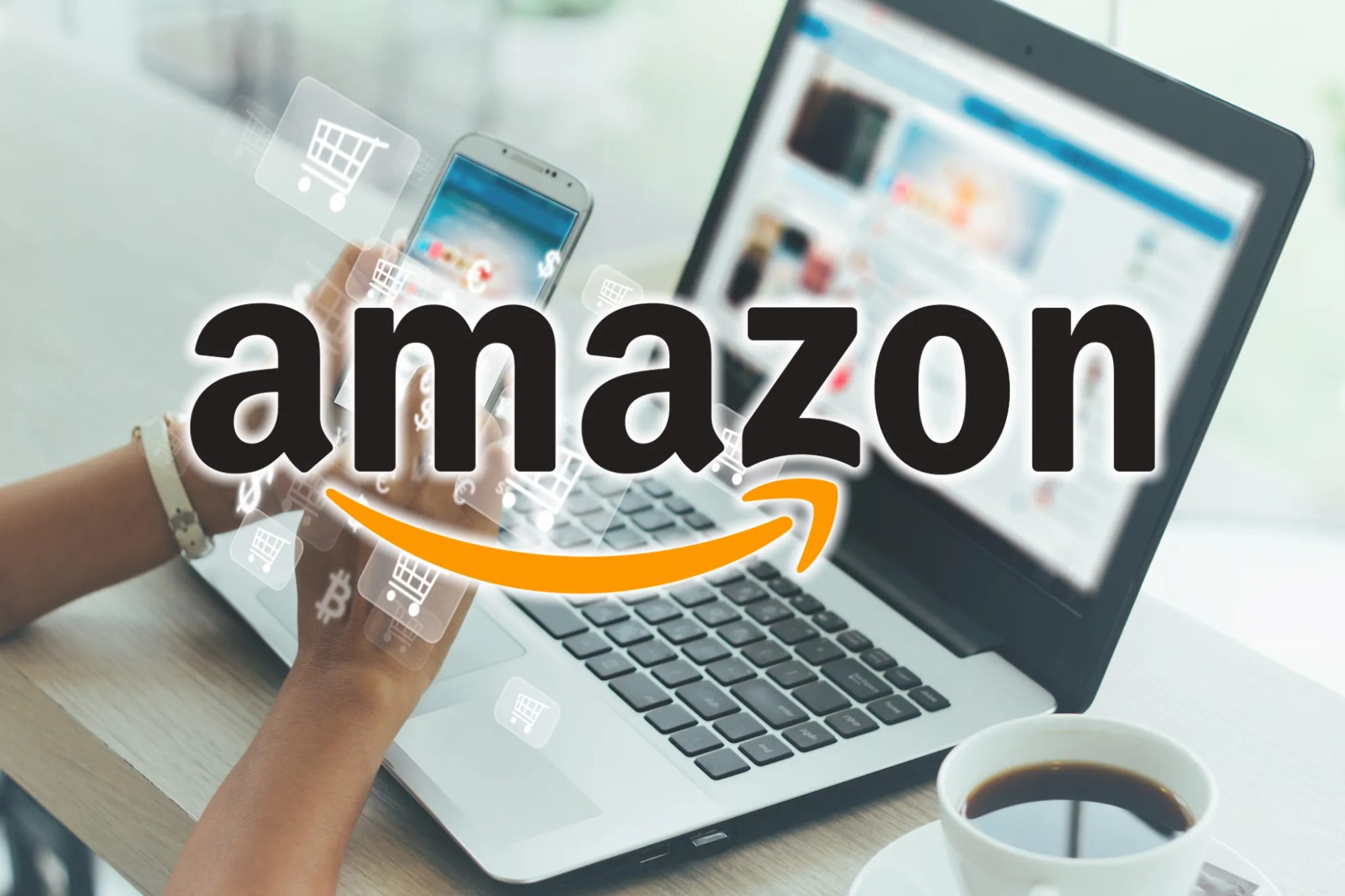 Žena nakupování na notebooku s logem Amazon