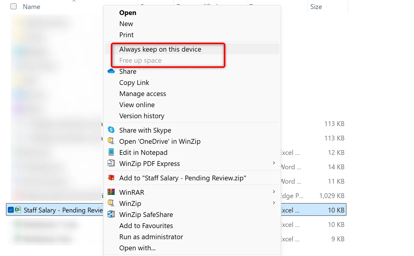 Možnosti, jak udržet soubor OneDrive pouze online nebo jej stáhnout do počítače.