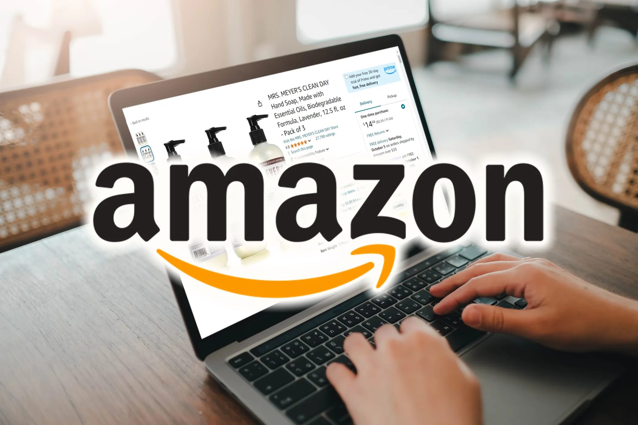 Amazon logo s předplatným Amazon a stránka spoření na pozadí notebooku