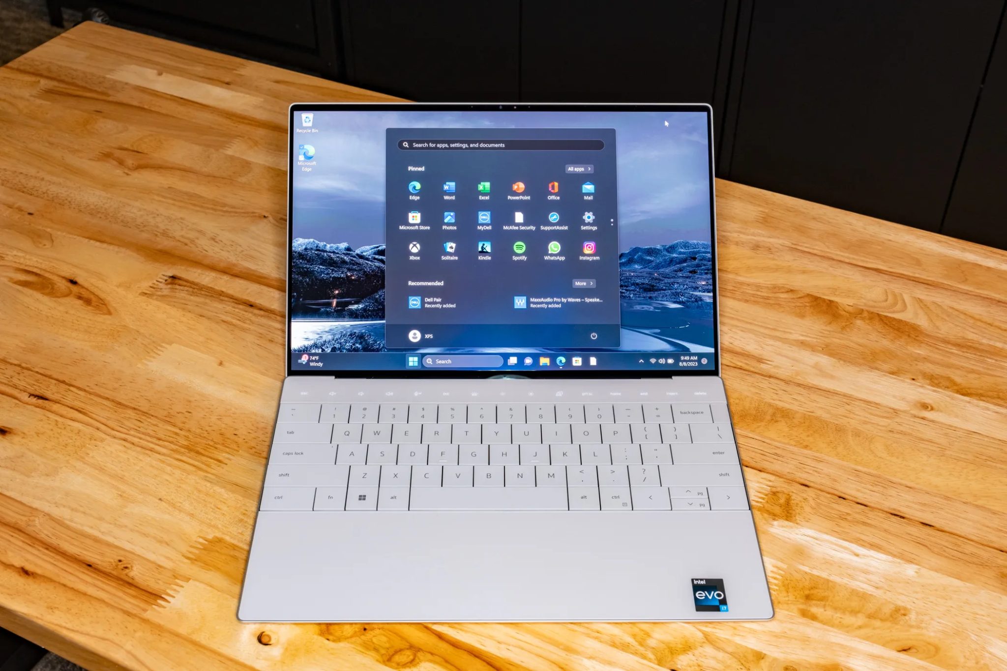 Nabídka Start Windows na Dell XPS 13 Plus