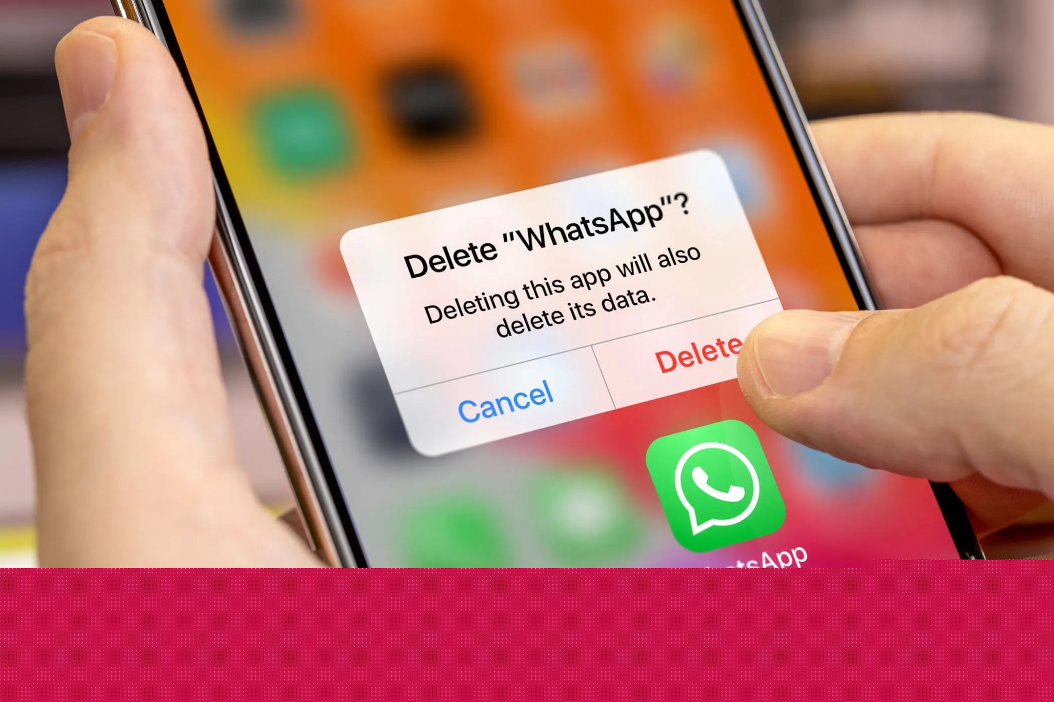 Smartphone ukazuje možnost odstranit aplikaci WhatsApp