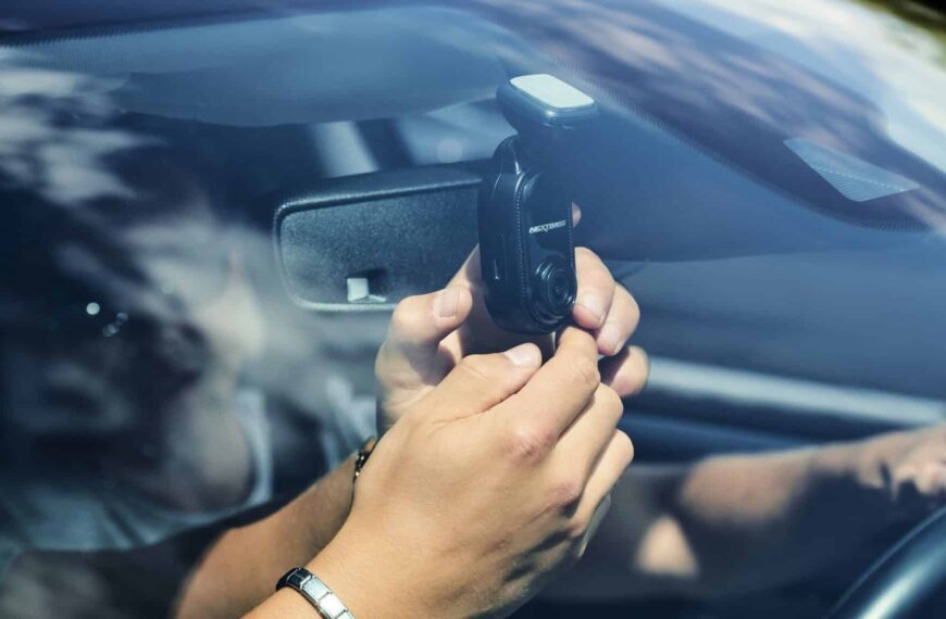 Vypínáte baterii -dashboard? Zde je to, co potřebujete vědět, podle odborníků na ochranu vaší autobaterie