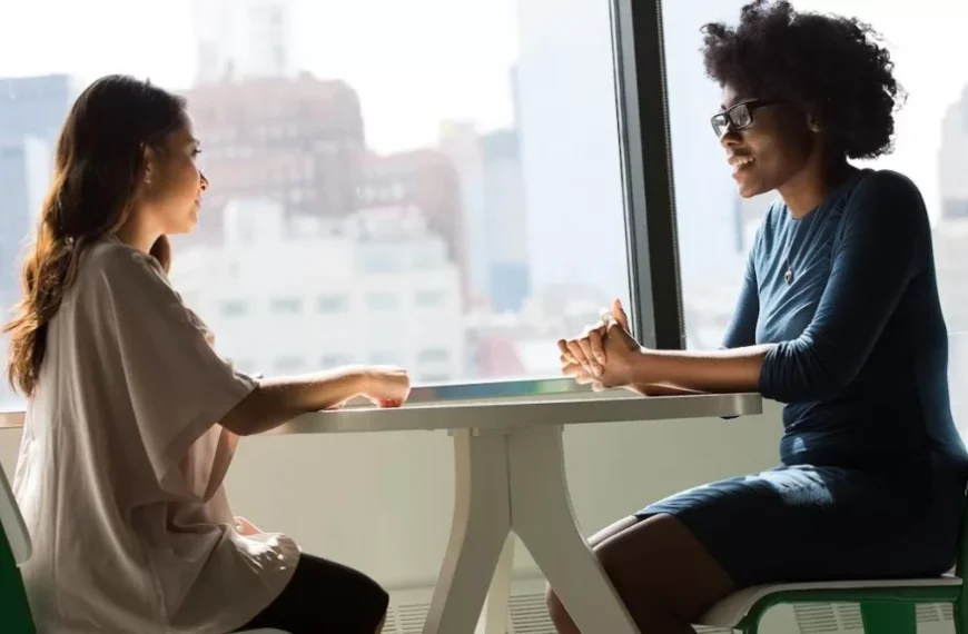 Jste dobrý posluchač? Aktivní naslouchání je základem pro dobré porozumění druhým